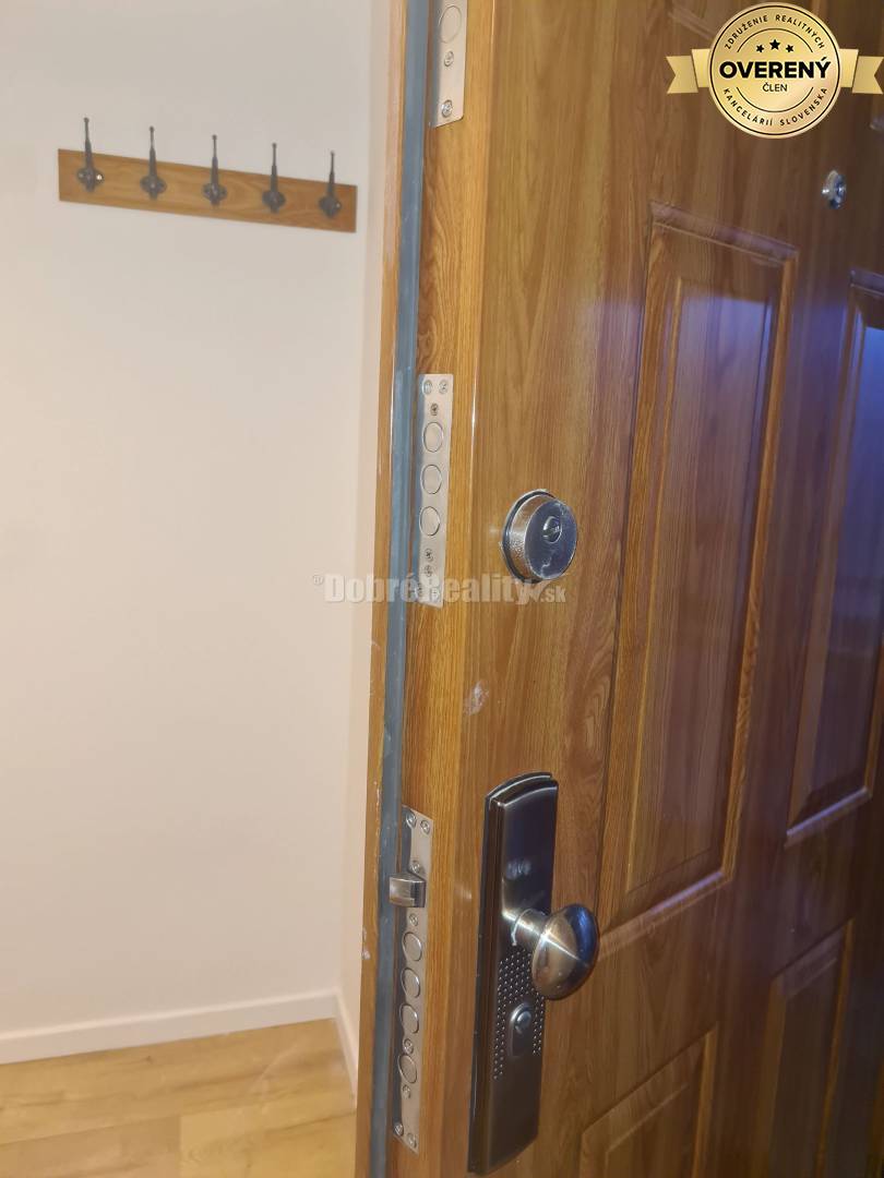 REZERVOVANÉ - na predaj 2-izb,.byt 57m2, kompletná rekonštrukcia, CEN