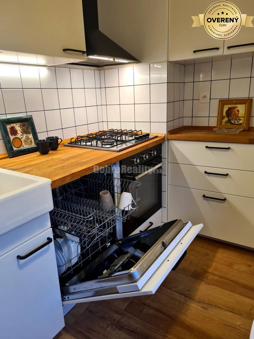 REZERVOVANÉ - na predaj 2-izb,.byt 57m2, kompletná rekonštrukcia, CEN