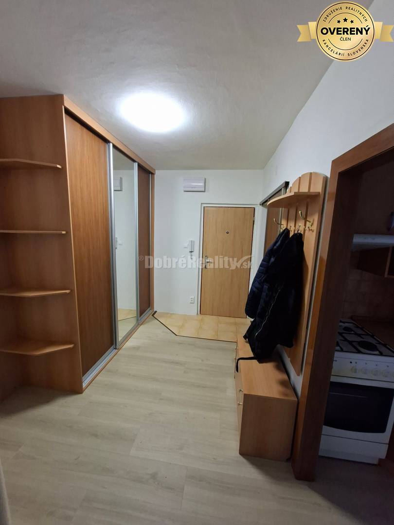 DOBRÉ REALIY -Na prenájom kompl. zariadený 2-i byt prerobený na 3-i ,