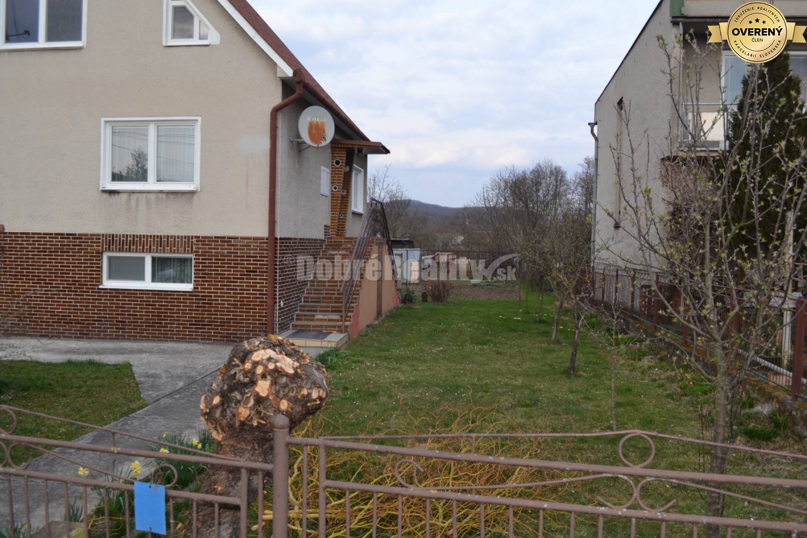 Dobré Reality ponúkajú na predaj priestranný 6 - izbový rodinný dom v