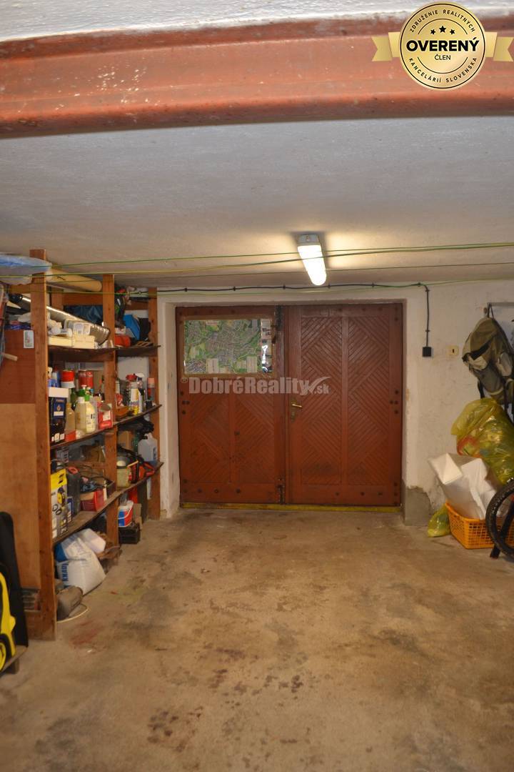 Dobré Reality ponúkajú na predaj priestranný 6 - izbový rodinný dom v
