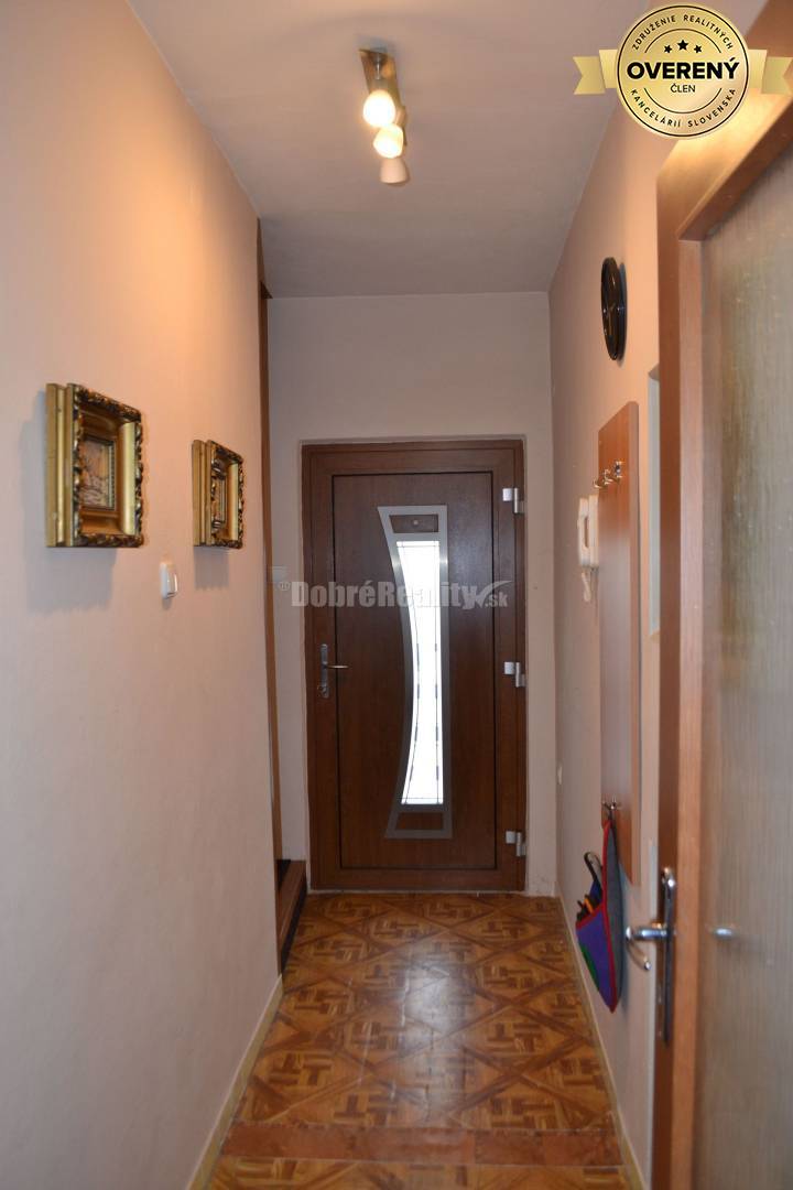 Dobré Reality ponúkajú na predaj priestranný 6 - izbový rodinný dom v