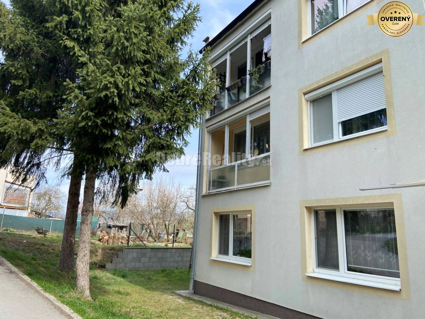 DOBRÉ REALITY ponúkajú na predaj krásny 4-izbový byt v tichej lokalite