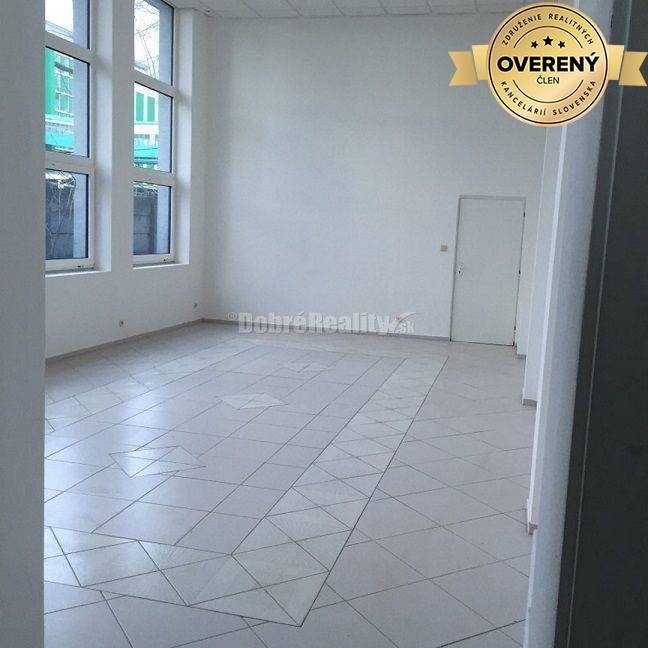 RK Dobré reality predáva polyfunkčný objekt v Hurbanove.