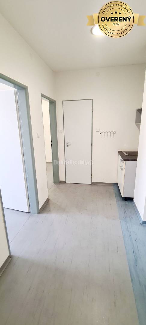 Dobré reality-na prenájom priestory 48,4 m2 a 30,90m2+ kúpelňa s wc, p