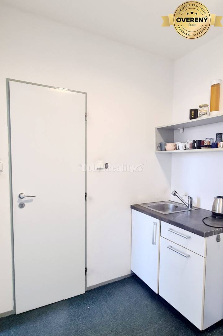 Dobré reality-na prenájom priestory 48,4 m2 a 30,90m2+ kúpelňa s wc, p