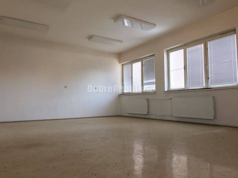 Výhodný prenájom prevádzkových a skladových priestorov (20 -200m2) - c