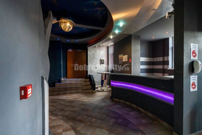PRENÁJOM: Sokolovňa - hlavná sála, 815 m2, Brezno