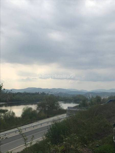 PREDAJ: pozemok pre rodinný dom - 937 m2 Považská Bystrica časť Miloch