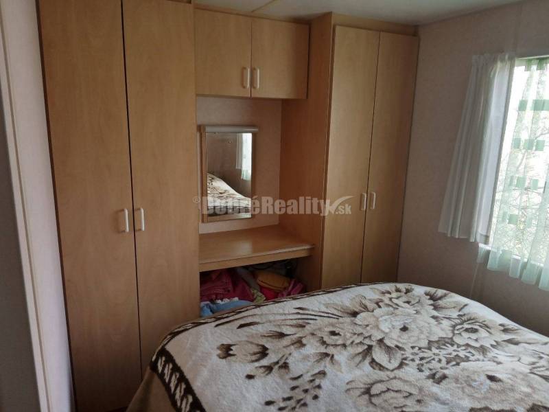 Parádny pozemok s mobilným domom na predaj