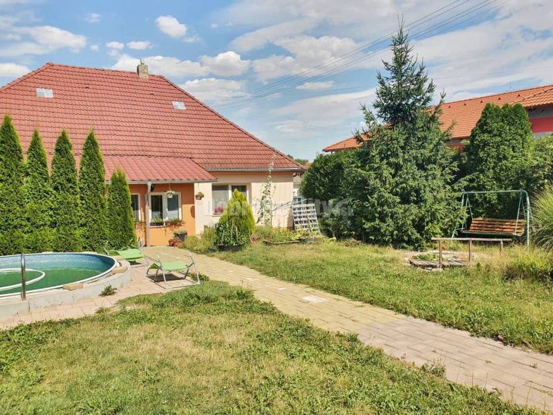 RD Komjatice - kúpa