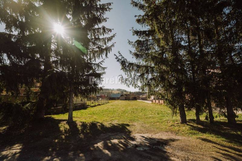 PREDAJ: Pozemok pre výstavbu rodinného domu vo Veľkej Lúke, 593 m2, ok