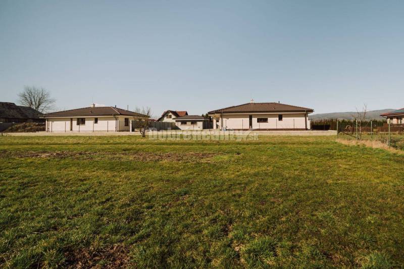 PREDAJ: Veľká Lúka - Záhumnie - pozemok pre rodinný dom, 772 m2