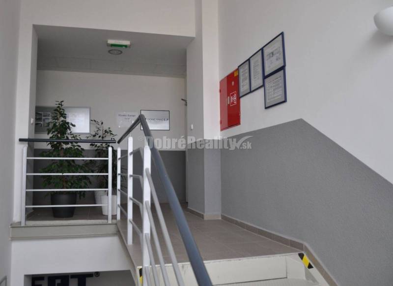 Dobré reality - kancelárie na prenájom 17m2