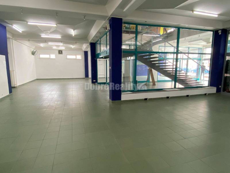 Na predaj veľká komerčná budova v centre Rimavskej Soboty