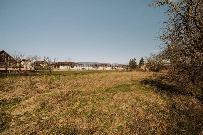 PREDAJ: Pozemok pre výstavbu rodinného domu, 885 m2, Veľká Lúka, okres