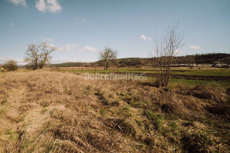 PREDAJ: Pozemok pre výstavbu menšieho rodinného domu, 764 m2, Veľká Lú