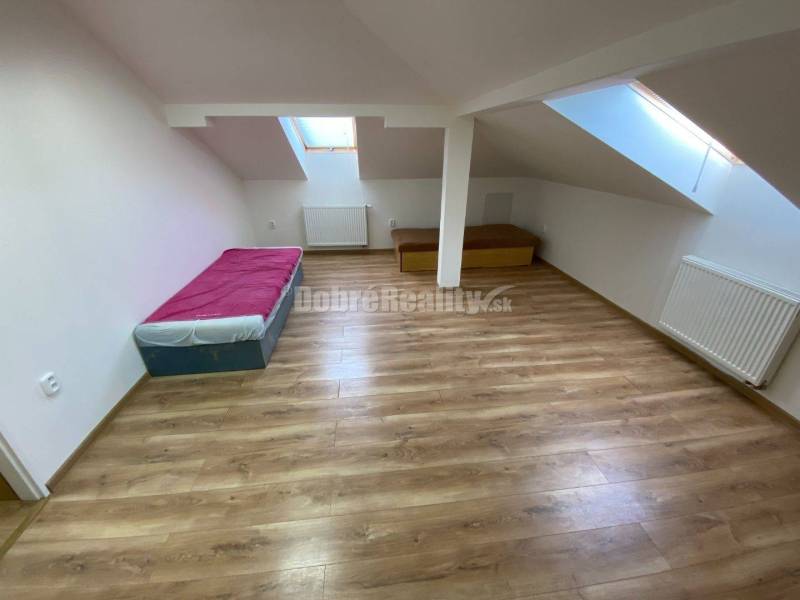 Na prenájom komerčný priestor, na služby či kancelárie v modernej mult