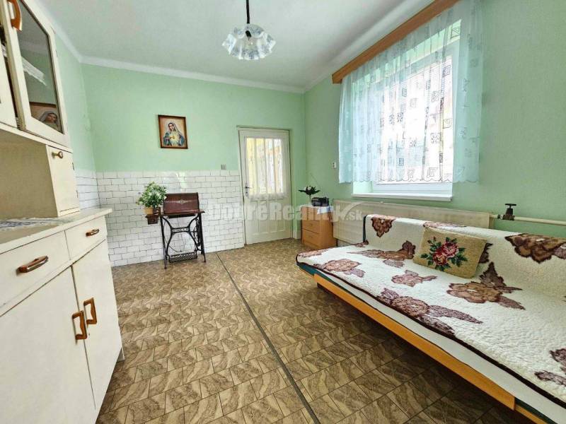 RD v obci RADAVA -  PONUKA, ktorá sa neopakuje! 4 km od  PODHÁJSKEJ! V