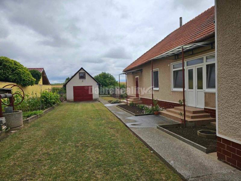 RD v obci RADAVA -  4 km od  PODHÁJSKEJ! Veľkolepý pozemok s potenciál