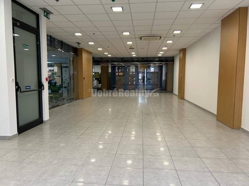 Obchodný priestor na prenájom v centre Galanty, 93m2.