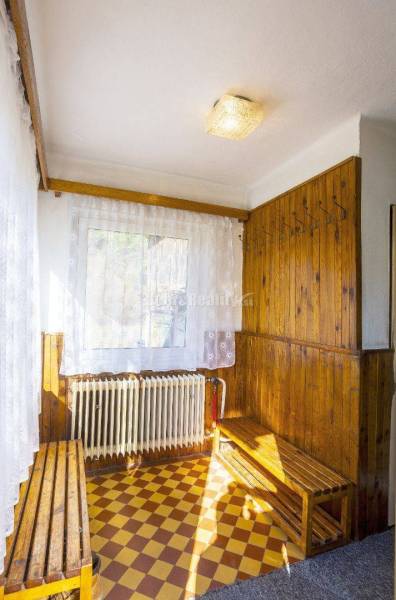 PREDAJ Rodinný dom s veľkým pozemkom a vlastnou studňou, Sklené, okres