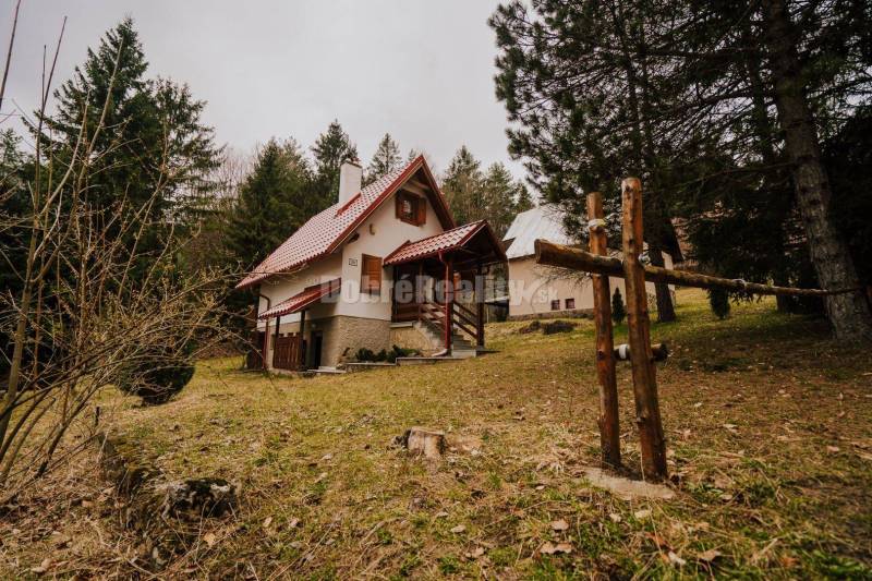 PREDAJ: Chata s terasou v Národnom parku Nízke Tatry, 79 m2, Nemecká -