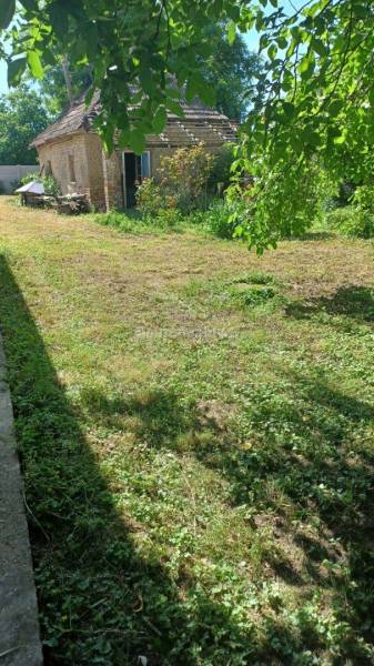 Iba u nás predaj 11 ar pozemku v obci Zemne