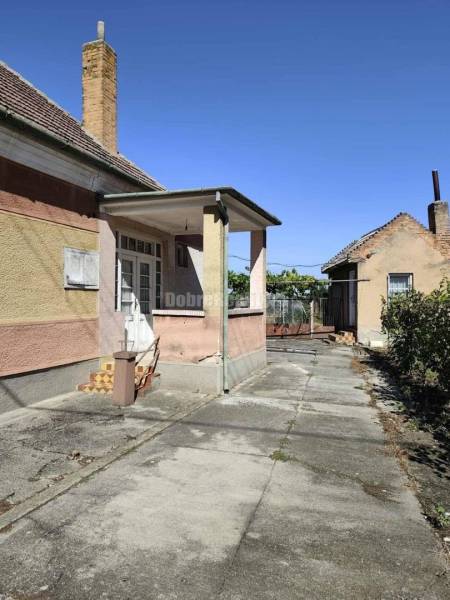 Ponúkame Vám na predaj 3-izb. rodinný dom vo Dvoroch nad Žitavou len 8