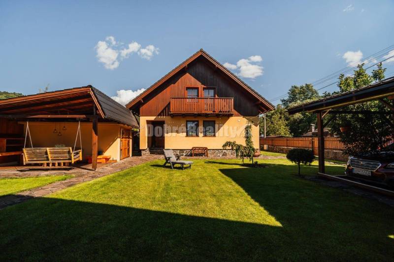 PREDAJ: Rodinný dom na brehu Čierneho Hrona s menším pozemkom, 160 m2,