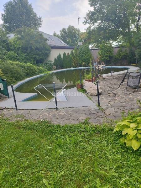 Viacgeneračný priestranný dom po kompletnej rekonštrukcii , vhodný aj 