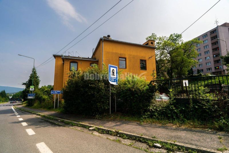 Polyfunkčný objekt na križovatke, 1251 m2, Banská Štiavnica