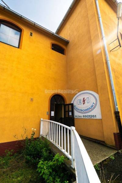 PREDAJ: Polyfunkčný objekt na križovatke, 1251 m2, Banská Štiavnica