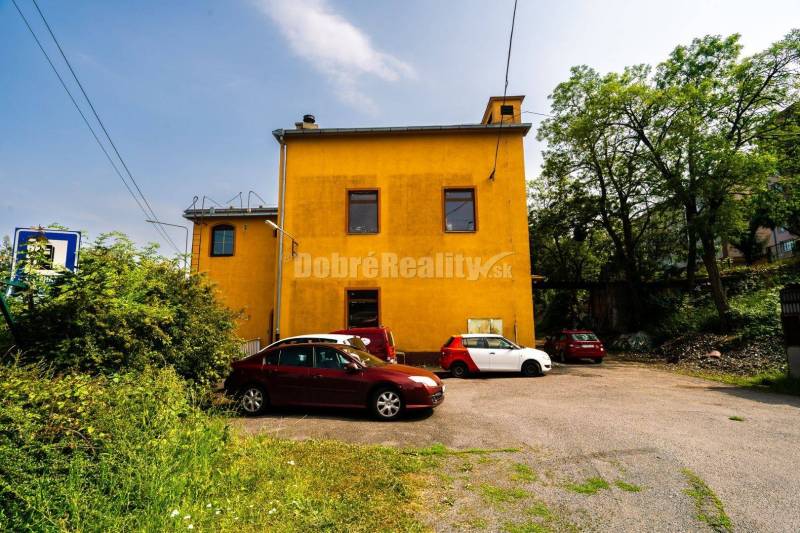 PREDAJ: Polyfunkčný objekt na križovatke, 1251 m2, Banská Štiavnica