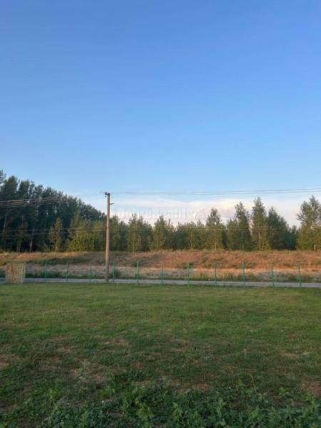 Exkluzívne, pozemok pri Váhu na predaj!
