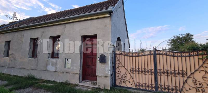RD s veľkým pozemkom za domom 2455 m2 v kľudnej časti obce