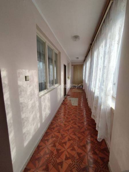 Zaujímavý a zachovalý 4 izbový rodinný dom v povodnom stave , v tichej