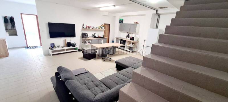 REZERVOVANÉ-objekt na bývanie aj podnikanie v centre obce Tešedíkovo, 