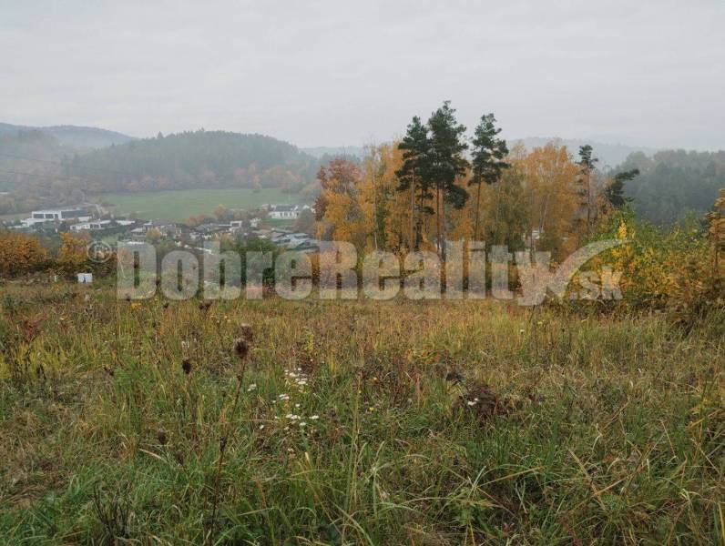 REZERVOVANÝ: Pozemok pre rodinný dom, 754 m2, Badín - Pekný vŕšok