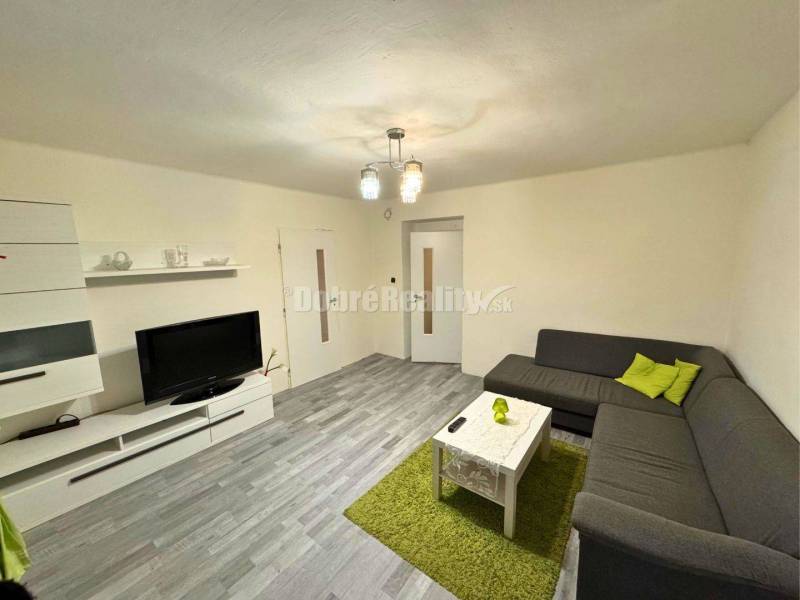 REZERVOVANÉ.......Na predaj 2 izbový veľkometrážny byt v Handlovej v b