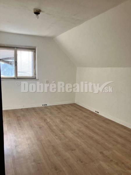 2 - izbový rodinný dom vo Fiľakove na prenájom...