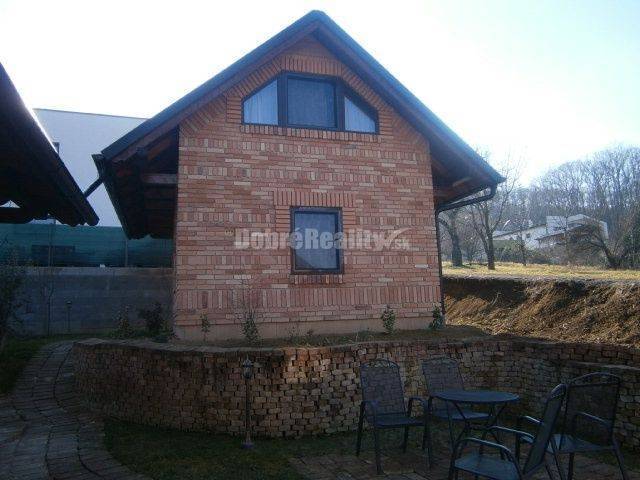 Chatkový komplex šiestich chát na predaj v obci Podhájska !