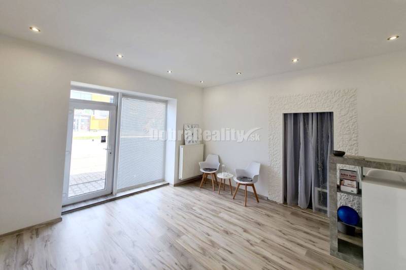 Dobré reality-na prenájom dobre viditeľný priestor na prízemí 42.30m2 