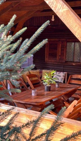 Znížená cena  - Dobré reality  Vám ponúkajú na predaj obývateľnú chatu