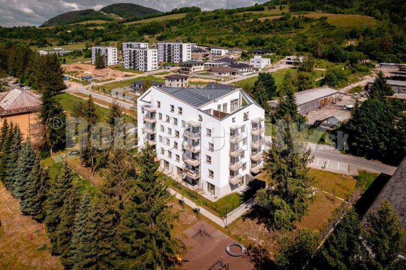 PREDAJ: Nadštandardný 4 izbový byt s balkónom v exkluzívnej rezidencii