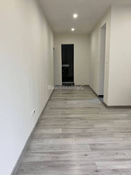 Kompletne zrekonštruovaný 2-izbový byt v Lučenci...