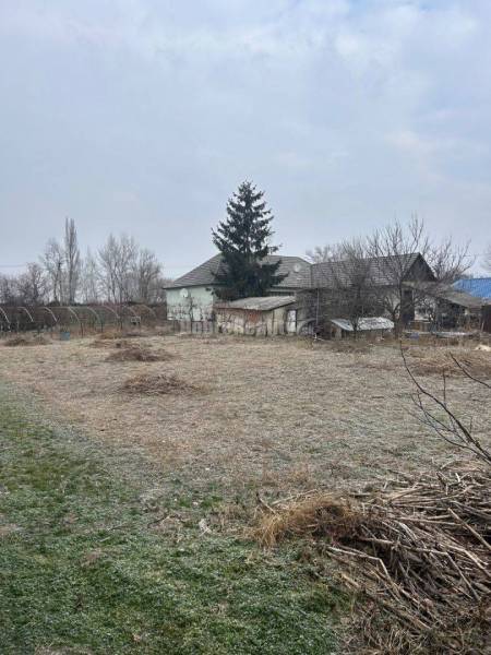 Priestranný a slnečný pozemok na predaj!