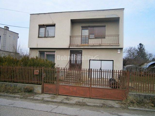 Dobré reality ponúkajú Rodinný dom v centre mesta Hurbanovo na predaj 