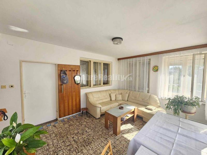 RD - ZOBOR na pozemku 575m2  - vhodný na bývanie, aj komerčné účely