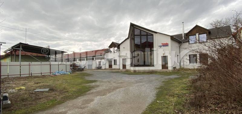 Na predaj areál s multifunkčnou budovou v centre Rimavskej Soboty